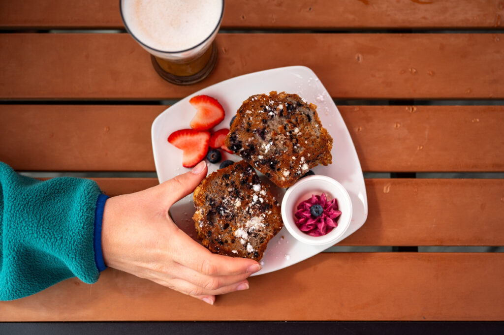 blueberry muffin looking glass restaurant