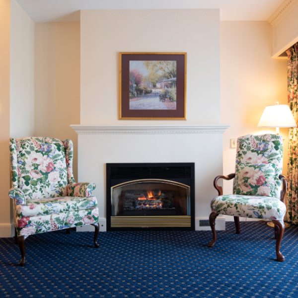 227 Two Queen With Fireplace - Chairs | Bar Harbor Collection