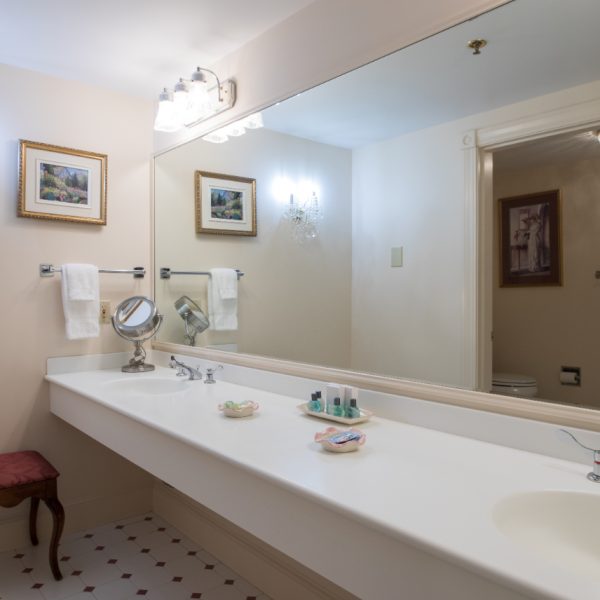 326 King Deluxe Corner Suite - Bathroom | Bar Harbor Collection