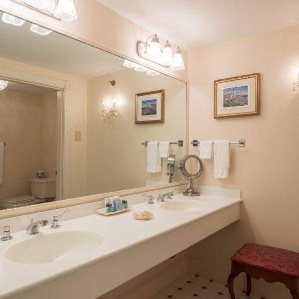 339 King Suite Style Bathroom | Bar Harbor Collection