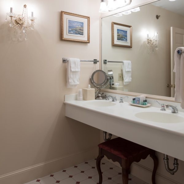 441 King Room - Bathroom | Bar Harbor Collection